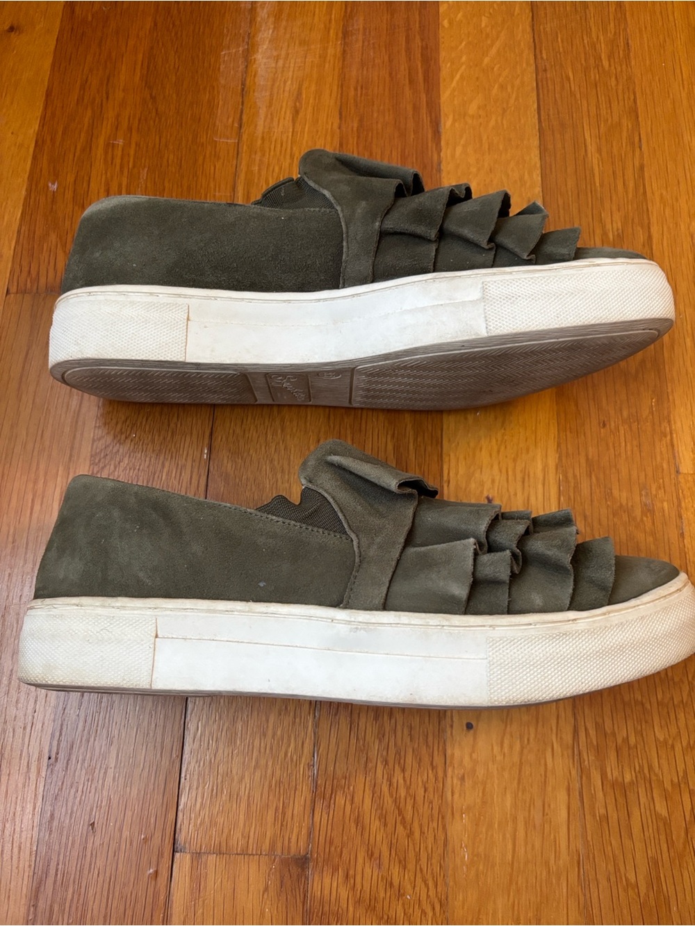 Seychelles Women’s Olive Green Ruffle Slip-On Sneakers, Size 8.5 - Picture 4 of 5